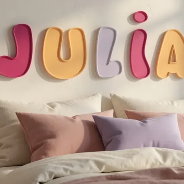 prénom personnalisé 15 cm grand format dans une chambre enfant